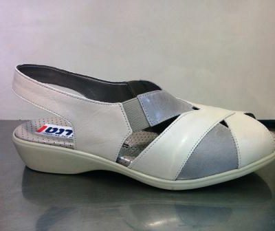 סנדלים לנשים עם אצבע פתוח מדגם 170