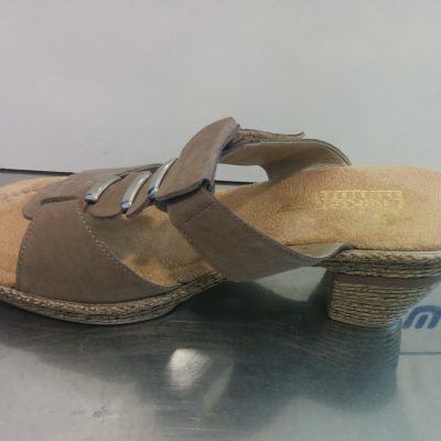 כפכפים עם עקב לנשים דגם 69079